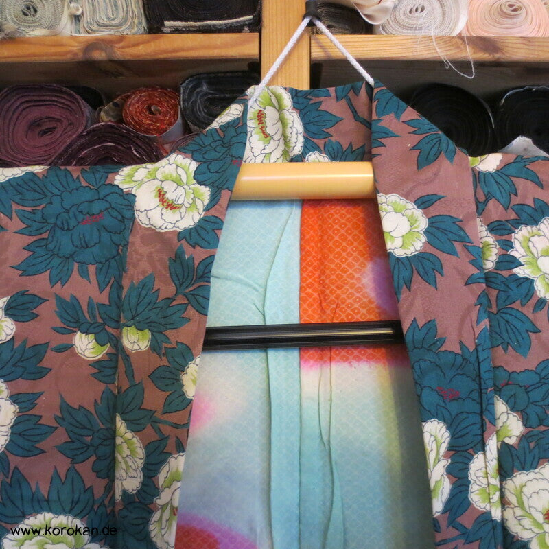Päonien zwischen Blättern Haori Kimono Jacke Seidendamast