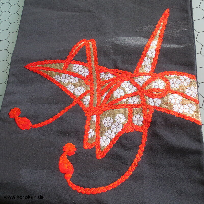 Origami Kraniche auf schwarz Nagoya Obi
