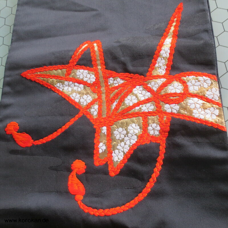 Origami Kraniche auf schwarz Nagoya Obi