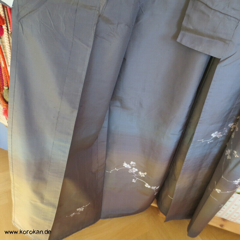 gewebtes Bokashi, gestickte Zweige Hitoe Tsukesage Seiden Kimono