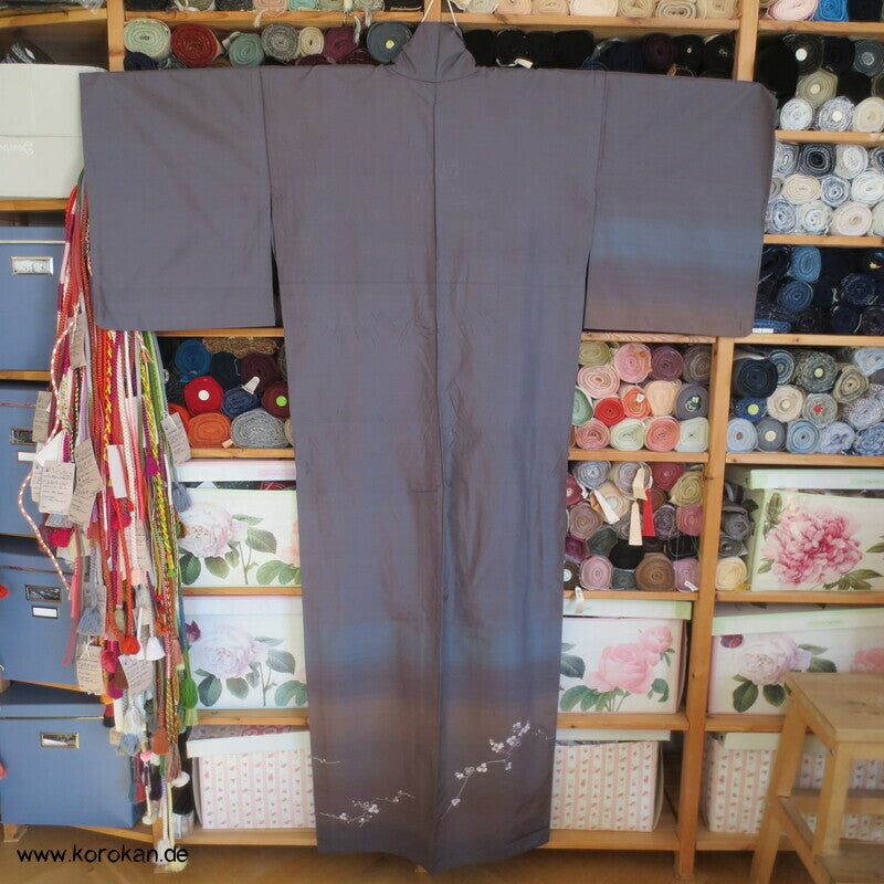 gewebtes Bokashi, gestickte Zweige Hitoe Tsukesage Seiden Kimono