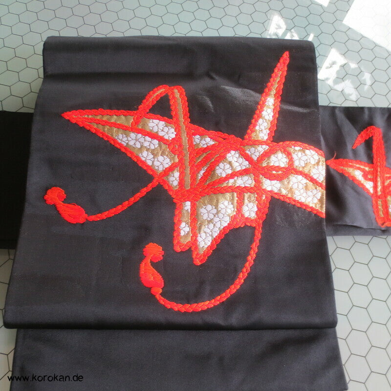 Origami Kraniche auf schwarz Nagoya Obi
