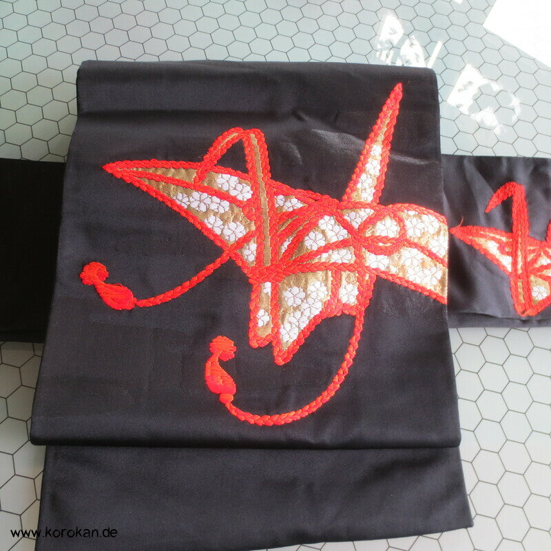 Origami Kraniche auf schwarz Nagoya Obi