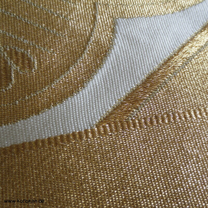 goldene Blüten - Kikko auf heller Seide Fukuro Obi
