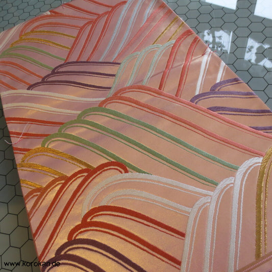 bunte Wellen auf rosa Glanz Originalgehefteter Fukuro Obi