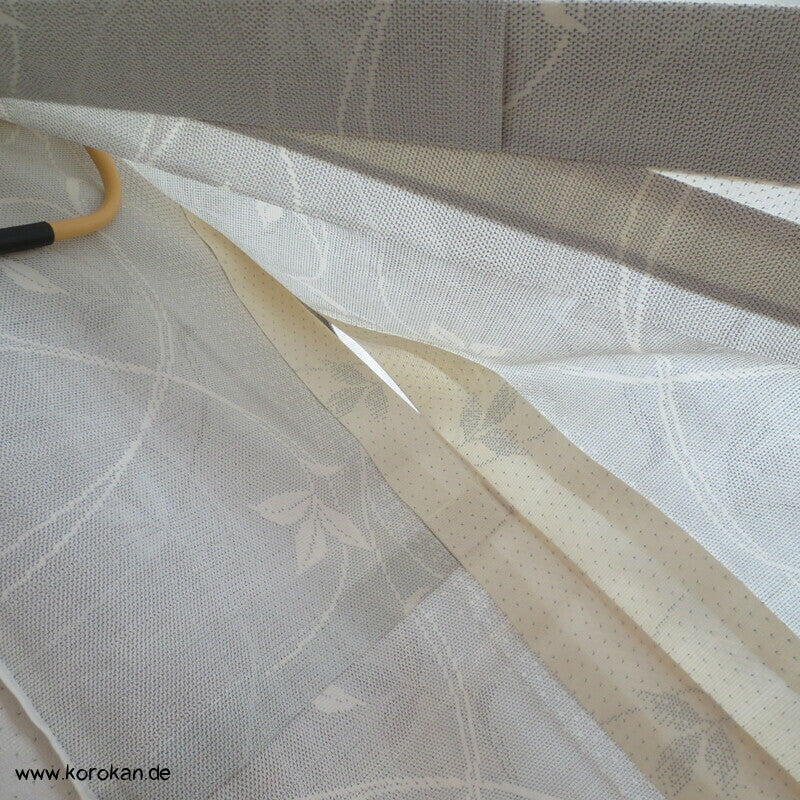 japanischer Kasuri Arabesken in Crepe Georgette Tsumugi Seiden Hitoe Kimono