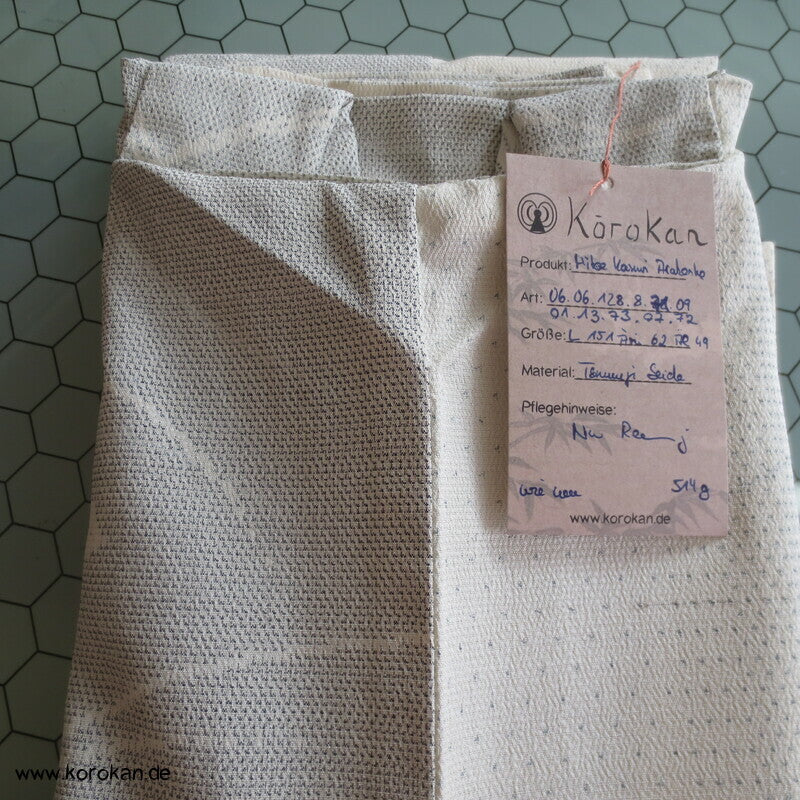 japanischer Kasuri Arabesken in Crepe Georgette Tsumugi Seiden Hitoe Kimono
