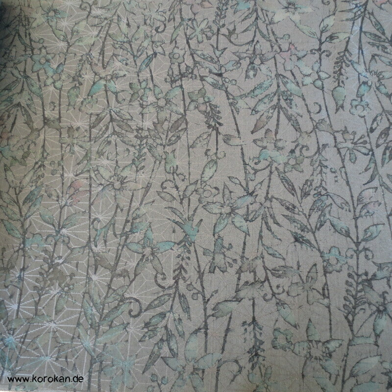 graublaue Blüten über Asanoha Wolle / Seide Tanmono