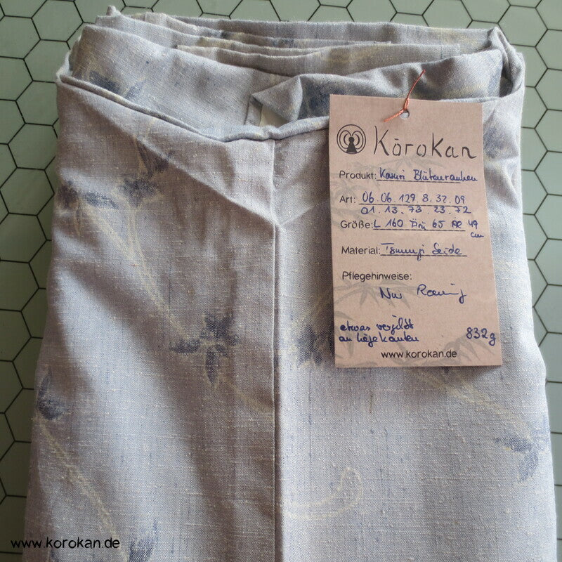 blasshellblau Arabesken Kasuri Tsumugi Kimono