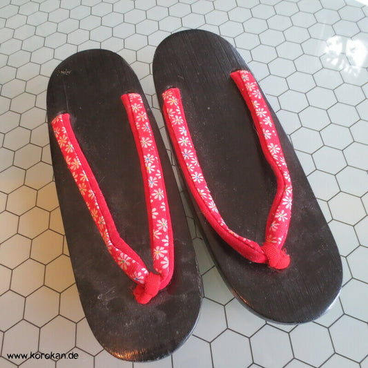 Vintage Geta Zehenstegsandalen - leichtes lackiertes Holz, Stoffriemen