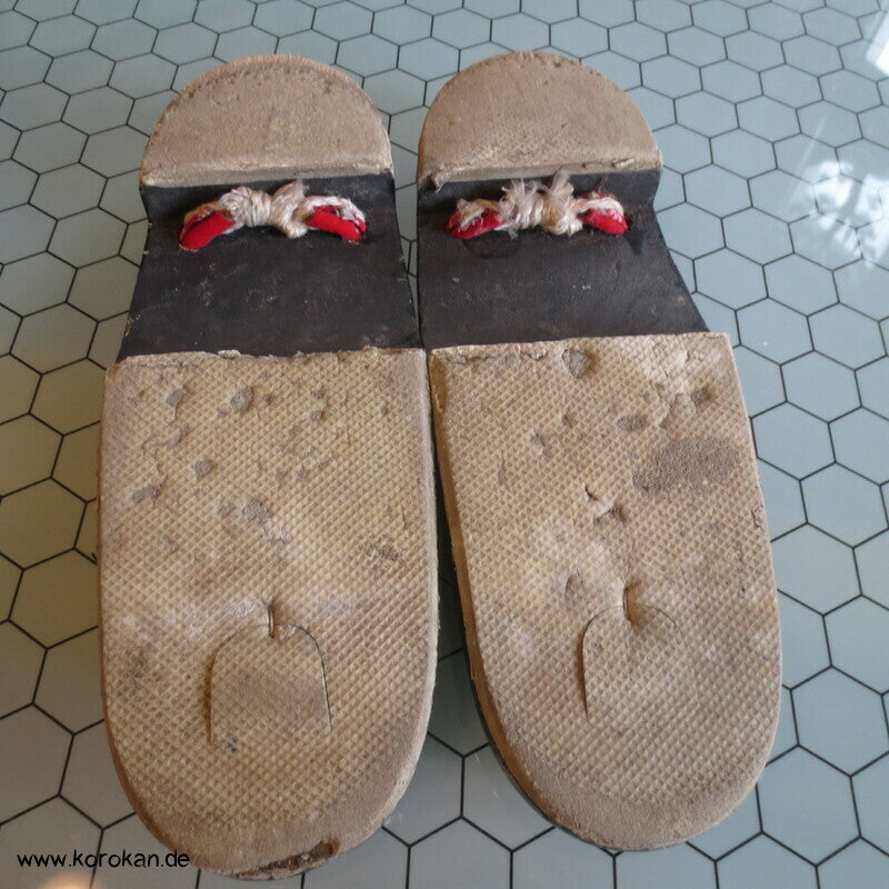 Vintage Geta Zehenstegsandalen - leichtes lackiertes Holz, Stoffriemen