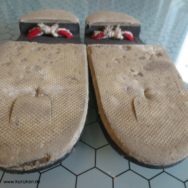 Vintage Geta Zehenstegsandalen - leichtes lackiertes Holz, Stoffriemen