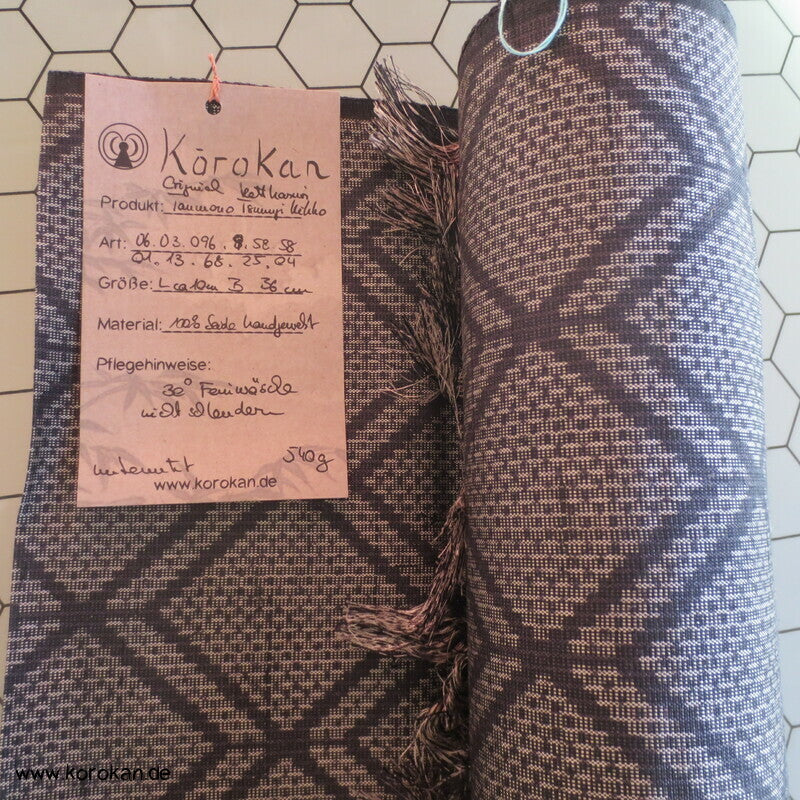 Rauten Kett Kasuri , dunkelblau - grau Tsumugi Kimono Seide Stoffrolle