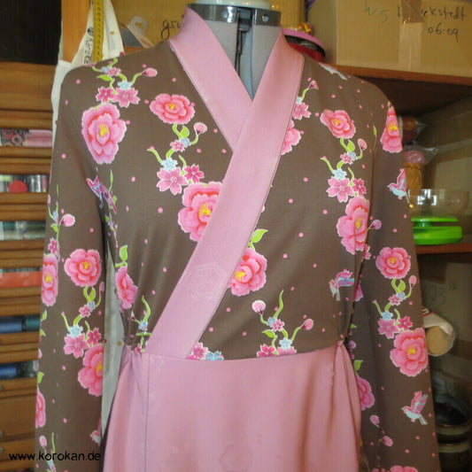 Kimonoshirt aus Stenzo Baumwolljersey Blumen, Vögel, kombiniert mit Seide