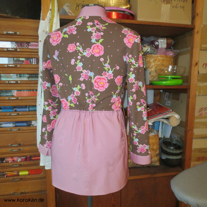 Kimonoshirt aus Stenzo Baumwolljersey Blumen, Vögel, kombiniert mit Seide