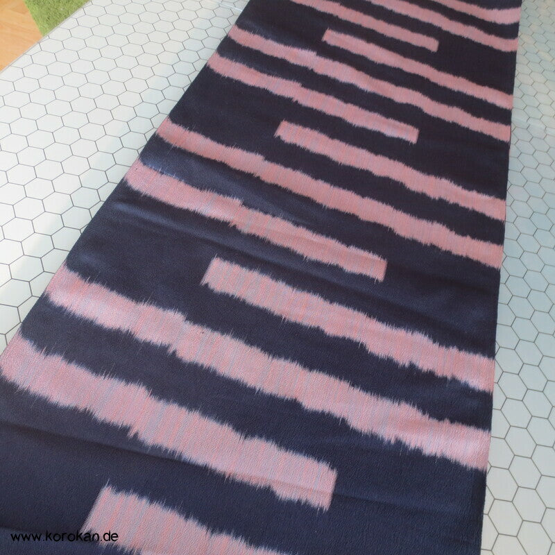 Kasuri Streifen, Ikat Technik Kimono Seidencrepe