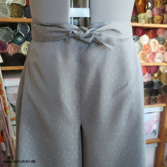 Hakama artige Hose, grauer Seidenjacquard mit kleinen Rechtecken