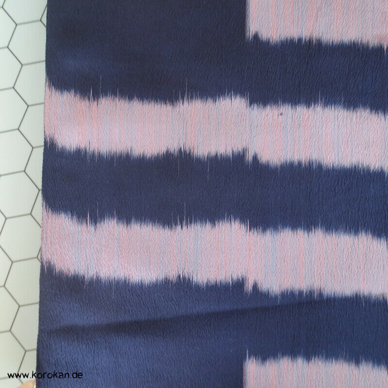 Kasuri Streifen, Ikat Technik Kimono Seidencrepe