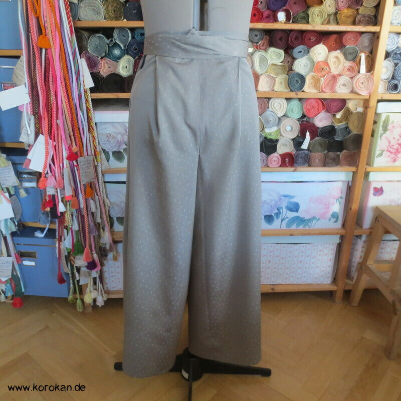 Hakama artige Hose, grauer Seidenjacquard mit kleinen Rechtecken