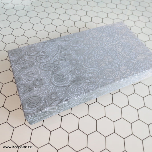 japanische Schachteln mit Seide bezogen