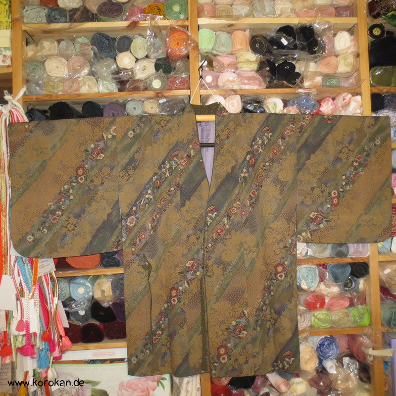 feine Blumen Diagonal Dochugi Kimonojacke