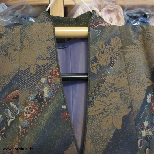 feine Blumen Diagonal Dochugi Kimonojacke