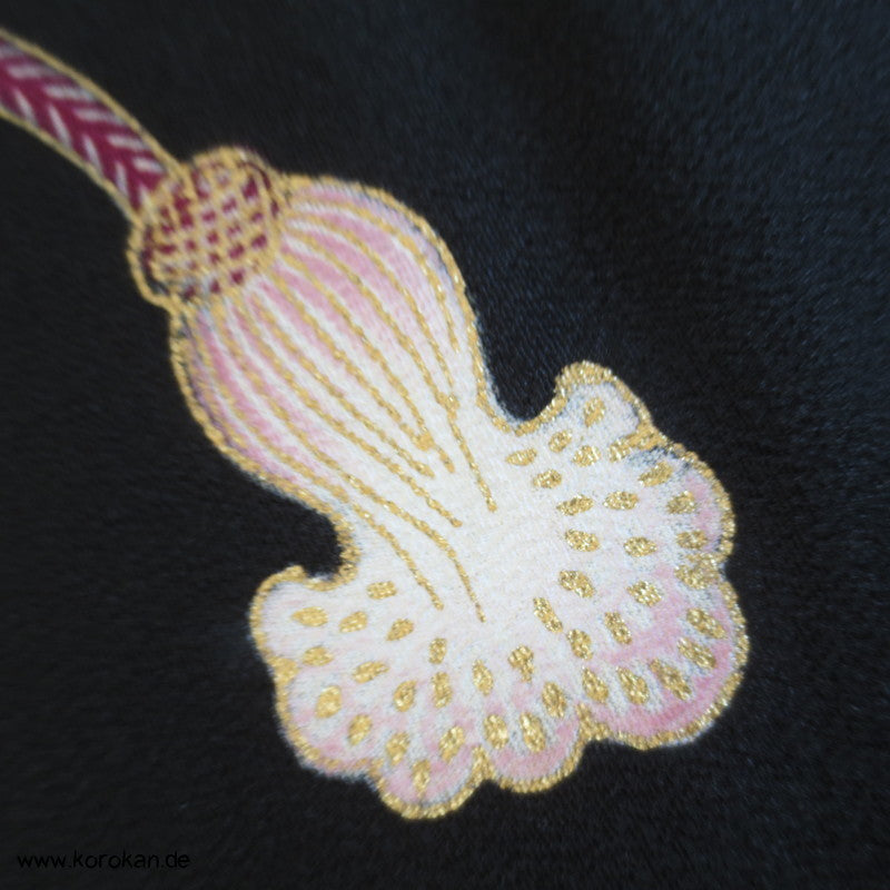 Prachtkissen aus japanischer Tomesode Kimono Seide, Stickerei Spiegel, Gold und Silber, Haori Himo Verschlüsse