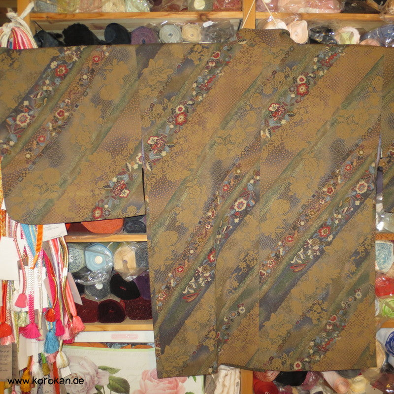 feine Blumen Diagonal Dochugi Kimonojacke