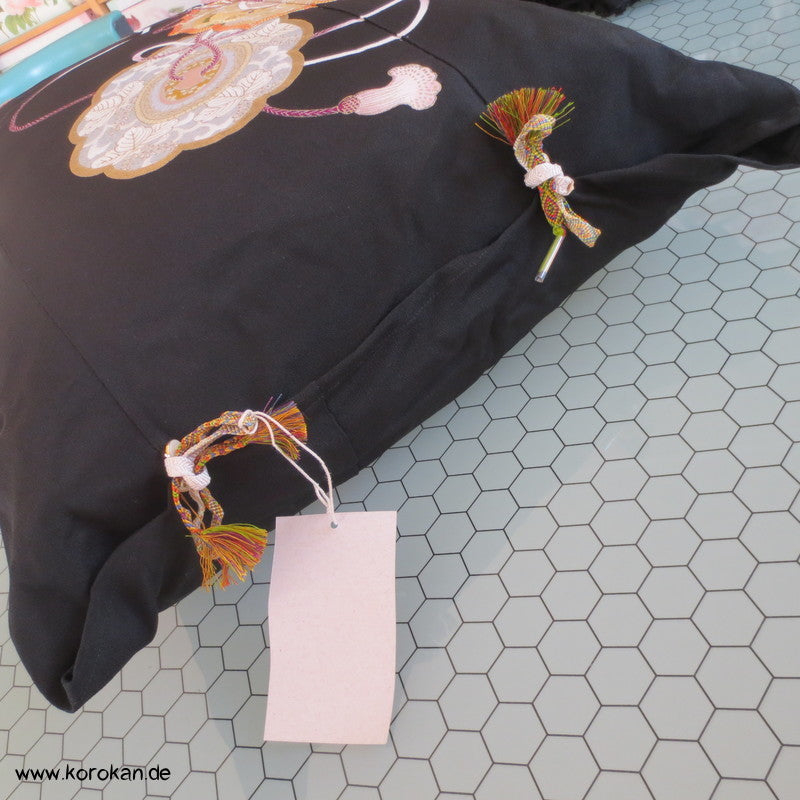 Prachtkissen aus japanischer Tomesode Kimono Seide, Stickerei Spiegel, Gold und Silber, Haori Himo Verschlüsse