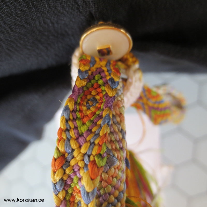Prachtkissen aus japanischer Tomesode Kimono Seide, Stickerei Spiegel, Gold und Silber, Haori Himo Verschlüsse