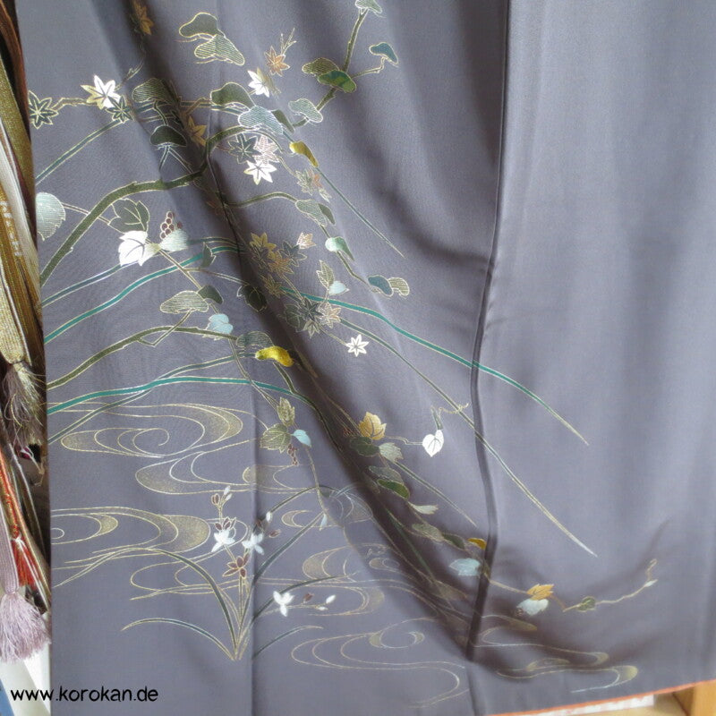 Homongi Seidencrepe Kimono goldenes Blättermuster auf grau