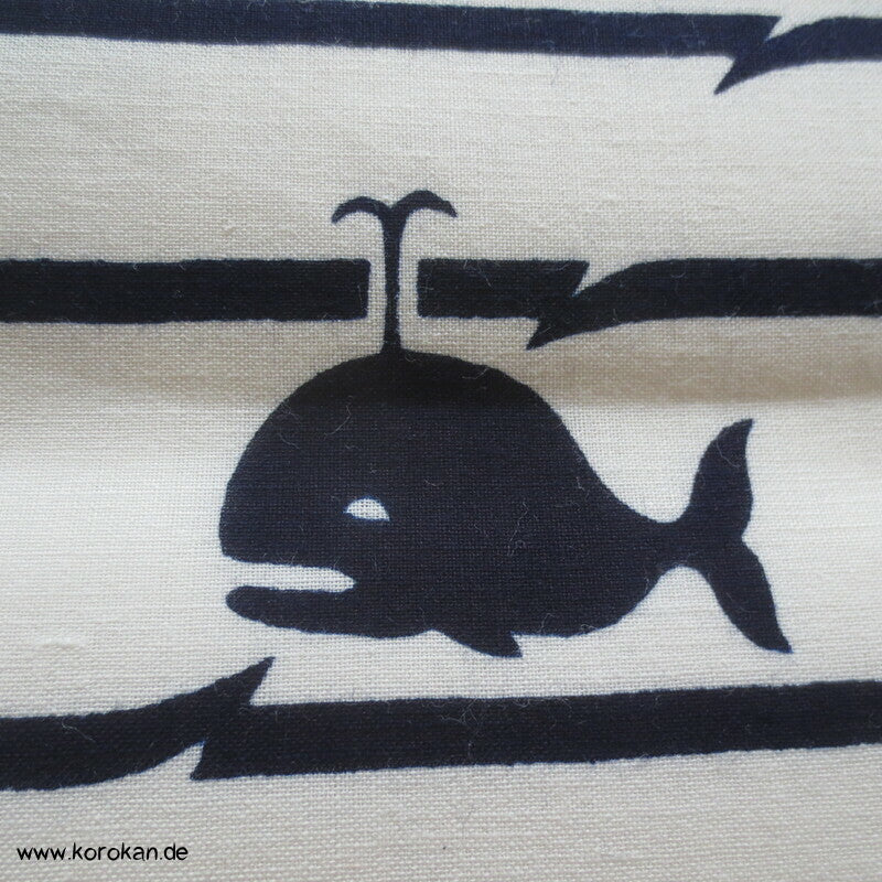 Karieba Yukata Stoff mit Walen in Wellen, Blaudruck