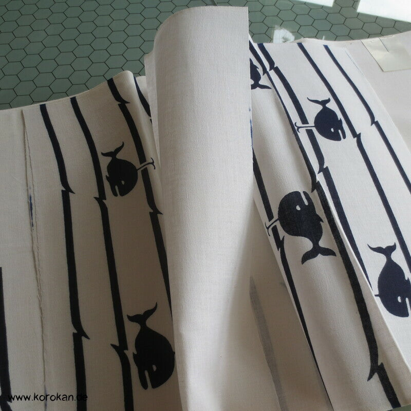 Karieba Yukata Stoff mit Walen in Wellen, Blaudruck