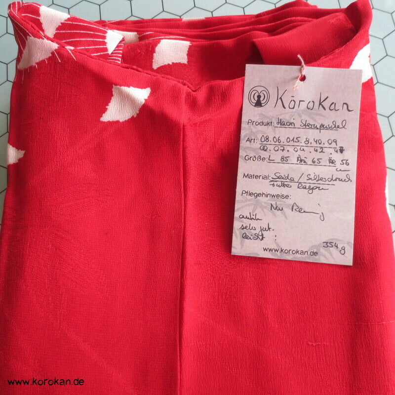 knallrote Sternpuschel Haori mit Gold und Silberaspekten