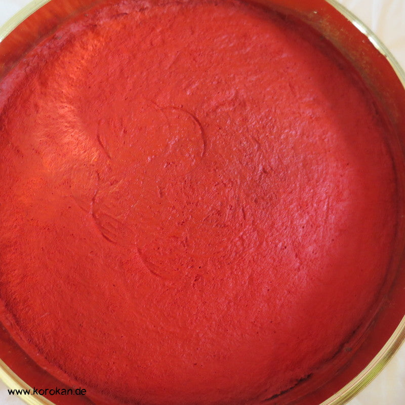 rote Stempelfarbe in Chrysanthemen vergoldete Metalldose