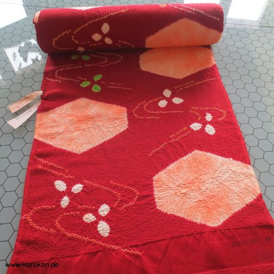 Shibori Sechsecke auf rotem Seidendamast Kimono Seide