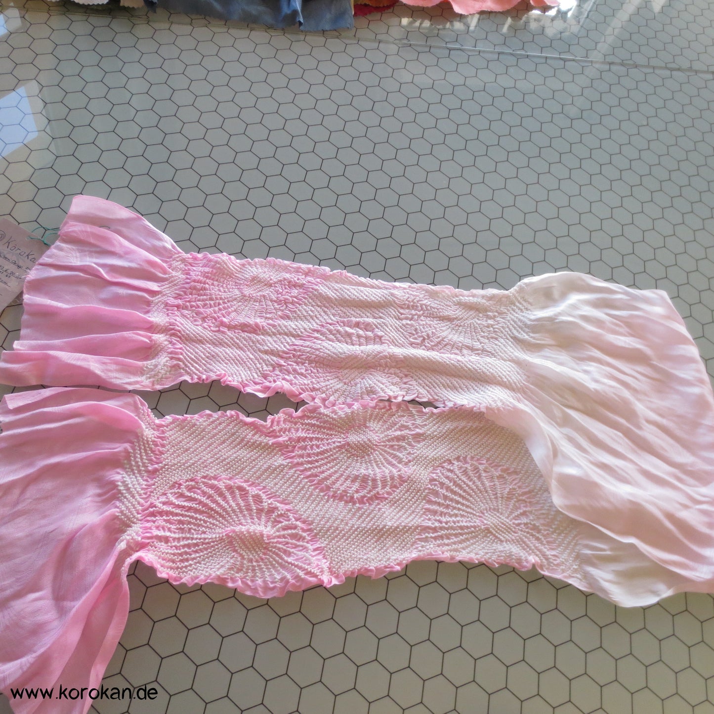 Shibori Chrysanthemen auf Fluss Obiage
