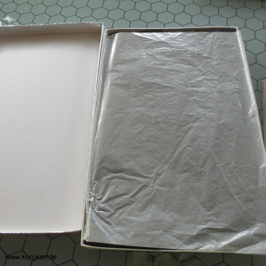 Takashimaya Box mit zwei schwarzen Obiage