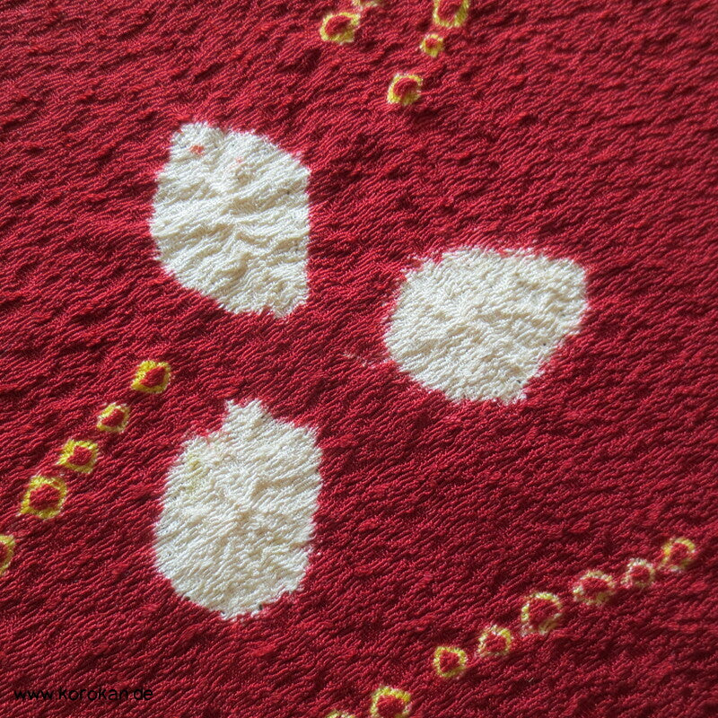 Shibori Sechsecke auf rotem Seidendamast Kimono Seide