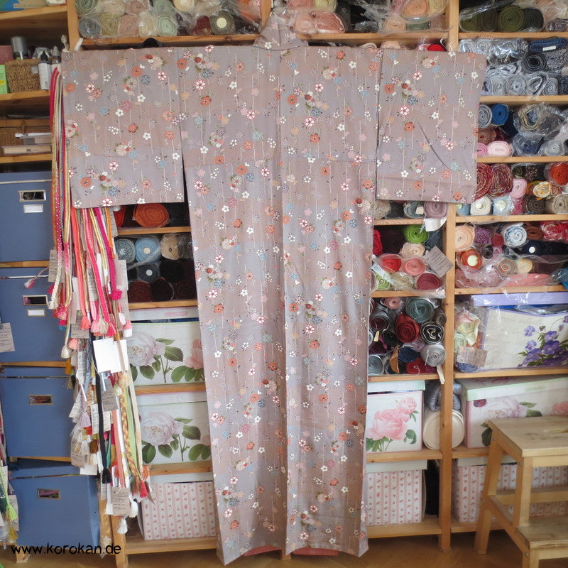 Sakura und Ume Blüten an Zweigen Komon Seiden Kimono
