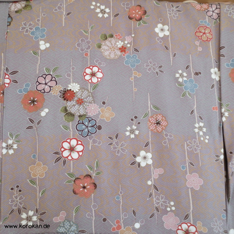 Sakura und Ume Blüten an Zweigen Komon Seiden Kimono