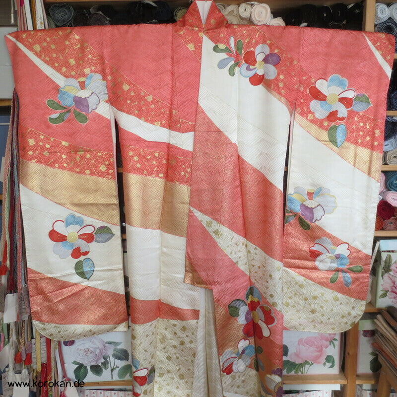 moderner japanischer Kamelien Furisode Seidendamast Kimono