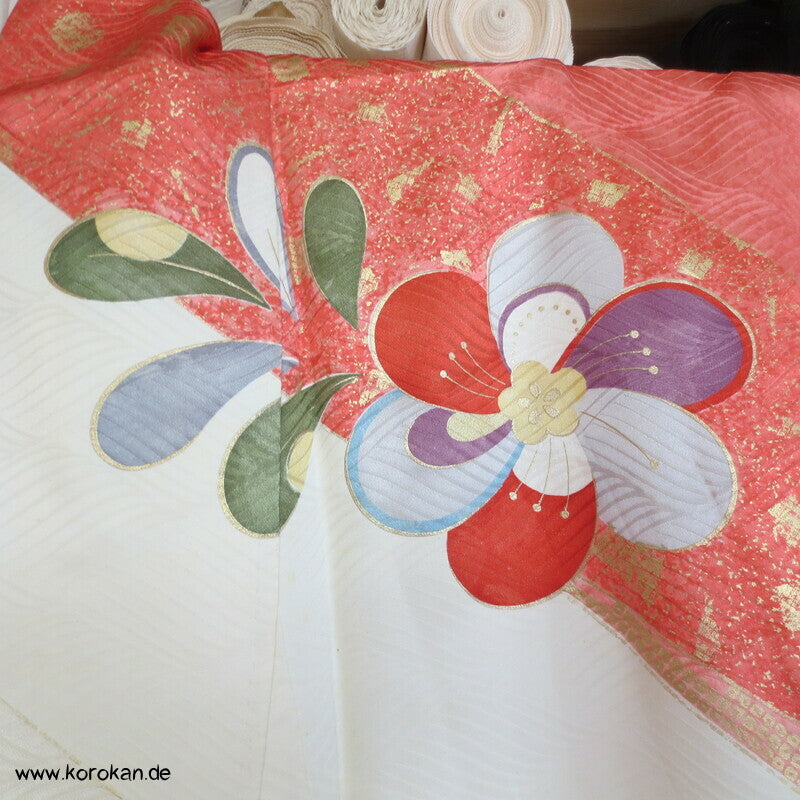 moderner japanischer Kamelien Furisode Seidendamast Kimono