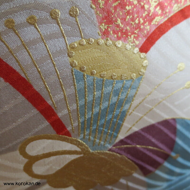 moderner japanischer Kamelien Furisode Seidendamast Kimono