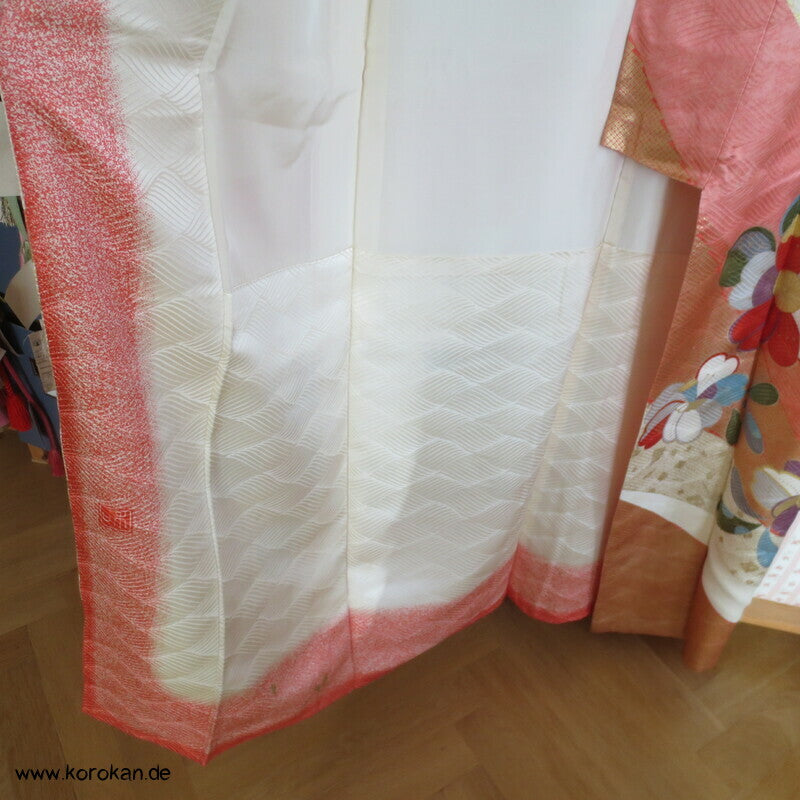 moderner japanischer Kamelien Furisode Seidendamast Kimono