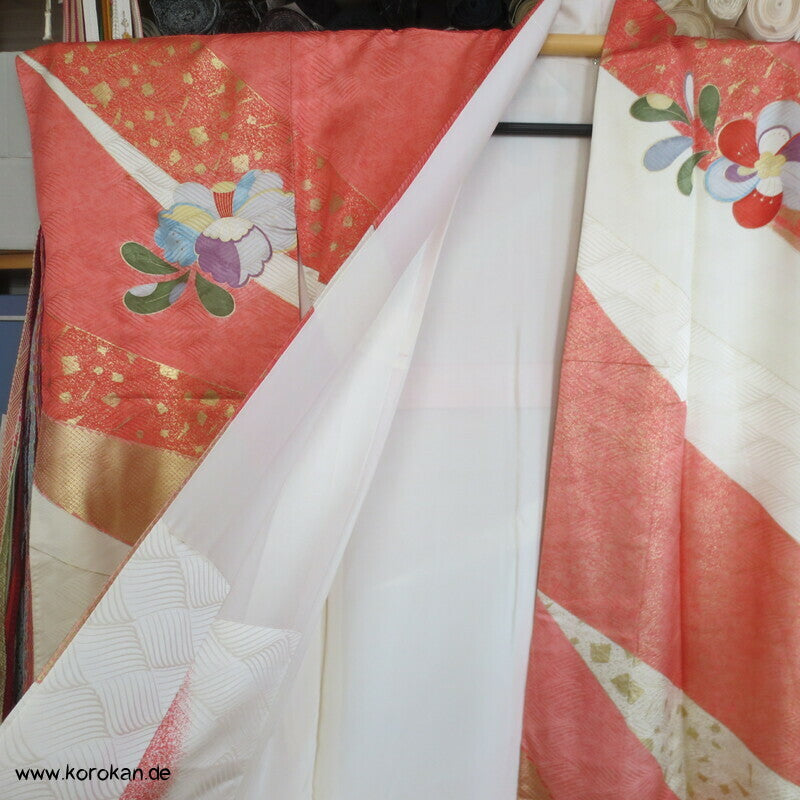moderner japanischer Kamelien Furisode Seidendamast Kimono