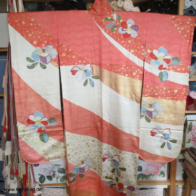 moderner japanischer Kamelien Furisode Seidendamast Kimono
