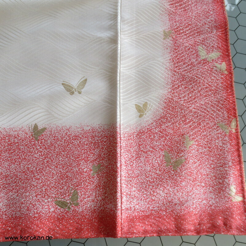 moderner japanischer Kamelien Furisode Seidendamast Kimono