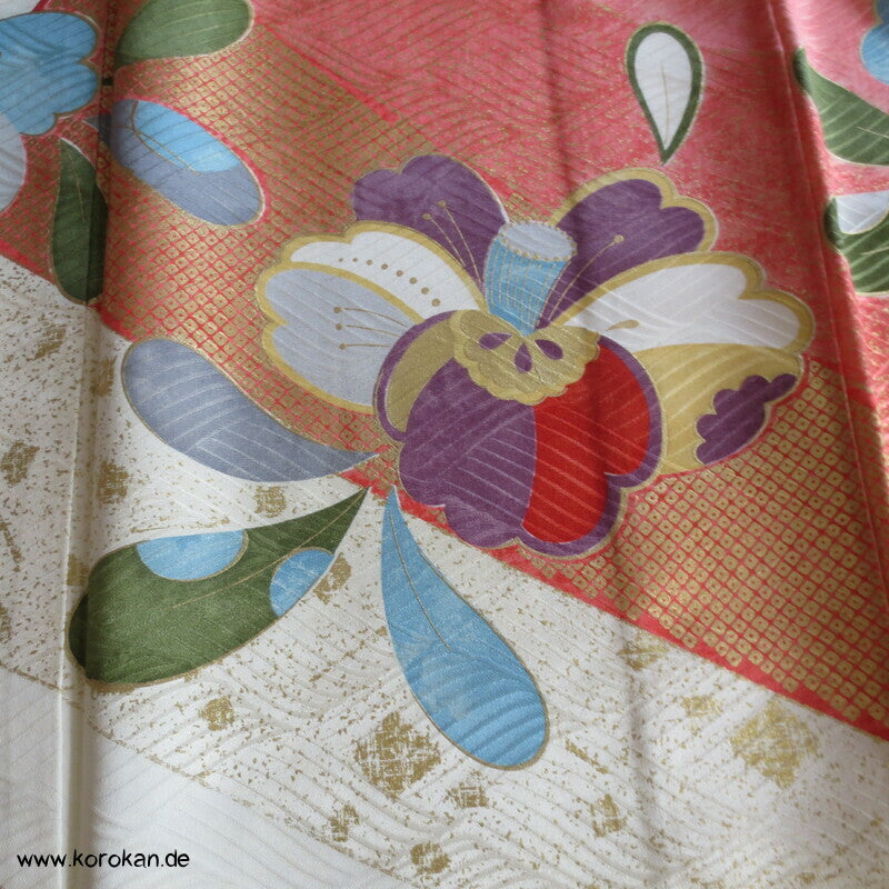 moderner japanischer Kamelien Furisode Seidendamast Kimono