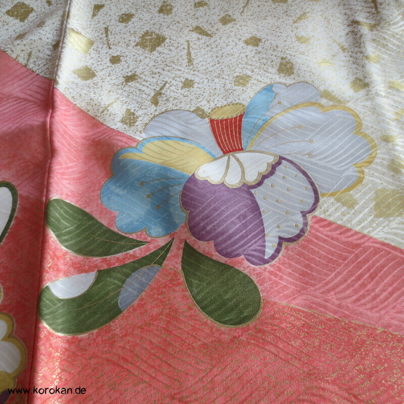 moderner japanischer Kamelien Furisode Seidendamast Kimono